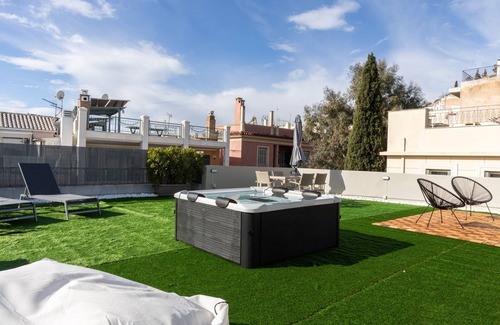 Koukaki Apartment | Acropolis View 3-bdrm With Rooftop Garden Jacuzzi