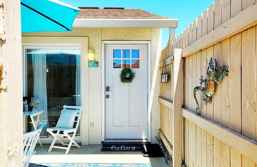 Summer Breeze Condo | Across From Beach, 4 Pools, Hot Tub, Tennis Courts, Mini Golf, Horizon South