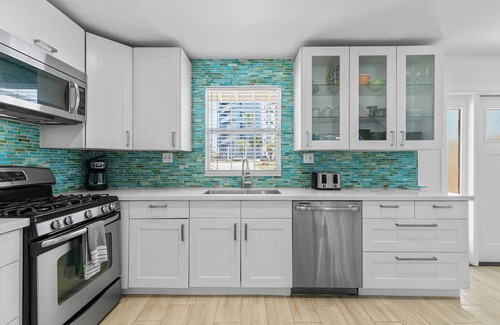 Horton Shores House | ☀️Across from beach-Private Pool-Barefoot Bungalow☀️
