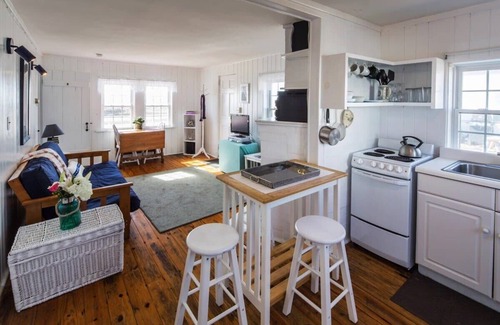 Wellfleet House | Across from Mayo Beach walk to downtown!