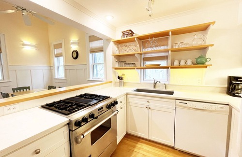 Seaside House | Across from Pool in Seaside, Short Walk to Beach, 2 Bed, Sleeps 4 + 2 Bikes!