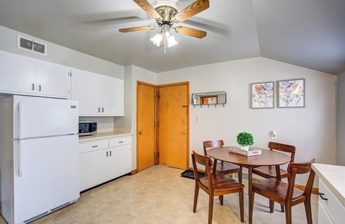 Milwaukee Apartment | Across from St Luke's. A/C. Free Washer & Dryer.
