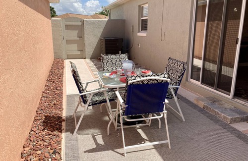 The Villages House | Across from Tierra del Sol pub, pool, sports & golf!