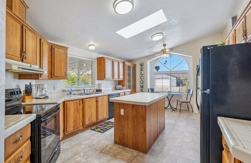 Holiday Shores House | Across from water & pet-friendly - Bullhead Bend!