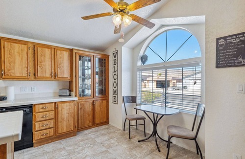 Holiday Shores House | Across from water & pet-friendly - Bullhead Bend!
