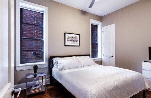 Lakeview Condo | Across From Wrigley Field, Beautiful New 4 Bedroom Featured On Travel Channel!