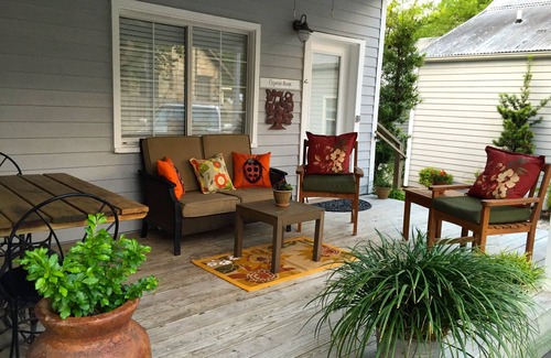 New Braunfels Cabin | Across Street From Comal River, 1 Block To Schlitterbahn, 3 Blocks To Downtown
