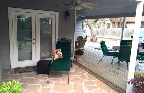 New Braunfels Cottage | Across Street From Comal River, 1 Block To Schlitterbahn, 3 Blocks To Downtown