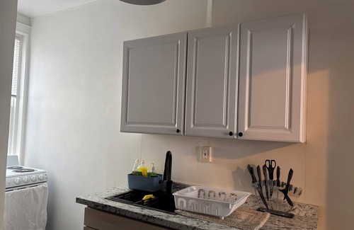 Glenwood Apartment | Across Temple Hosp 1 bedroom