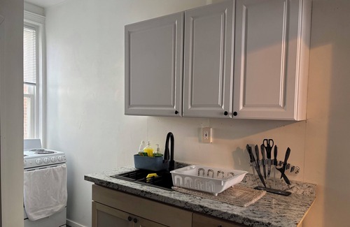 Glenwood Apartment | Across Temple Hosp 1 bedroom