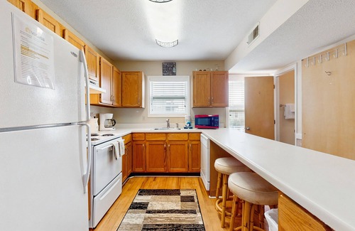 Ocean Isle Beach Condo | Across the street from beach access with pool & alfresco deck - dog-friendly