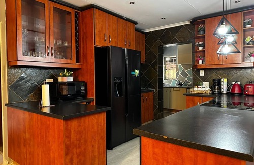 Kempton Park House | Acuvea In - Modern and electricity backed up 3bedroom & 2 full bathroom house.