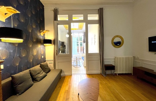 Valenciennes Apartment | Adam aside, the glass roof