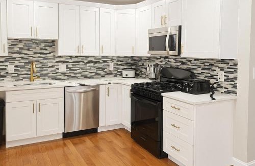 Swampscott Apartment | Adam's apartment Modern 3BR 2BA Free Parking by Swampscott Beach By Amana Green realty