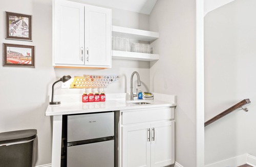Clarksville House | Adam's Downtown Retreat with 2 Rooftop Patios (1012/1014 Franklin)