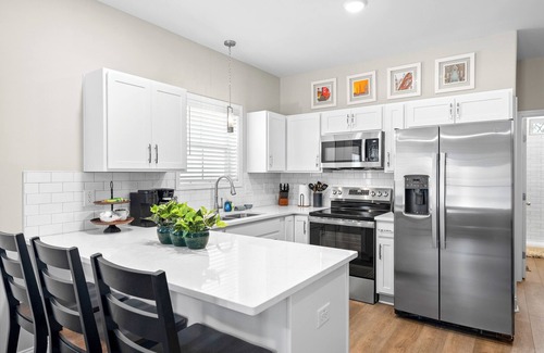 Clarksville House | Adam's Downtown Retreat with 2 Rooftop Patios (1012/1014 Franklin)