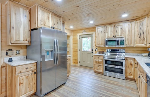 Adams Cabin | Adams Cabin w/Game Room & Fire Pit