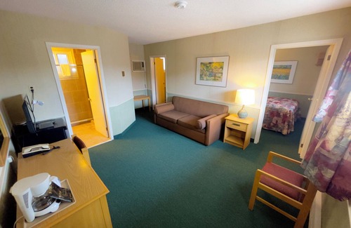 Algoma District Hotel | Adams Motel