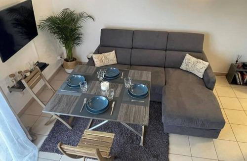 Salon-de-Provence Apartment | Addis Ababa