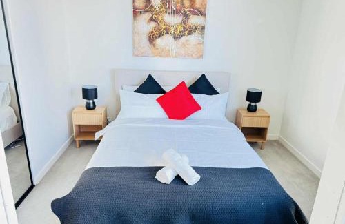 Parkville Apartment | ADEK Apartments North Melb - 2BR Apt near Melb Zoo with free Parking, Pool & Gym