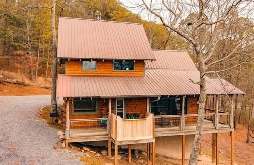 Townsend Cabin | Adelaide's Den (2-Bedroom Cabin) with Mountain view - Pets Allowed by RedAwning