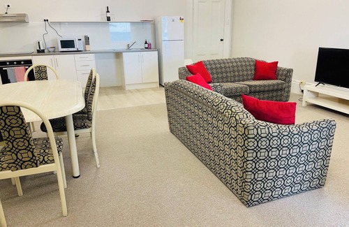 Glenelg Apartment | Adelaide's Seaside Location - Glenelg Beach: Seafield Apartment No. 5, Upstairs, Shared balcony