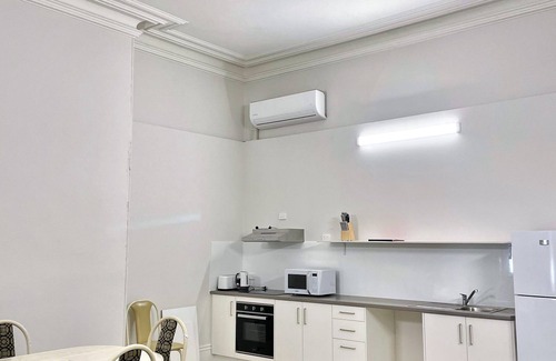 Glenelg Apartment | Adelaide's Seaside Location - Glenelg Beach: Seafield Apartment No. 5, Upstairs, Shared balcony