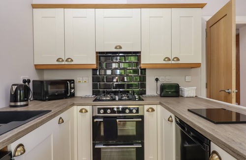 Bideford Cottage | ADIPIT STABLES, romantic, with a garden in Bideford