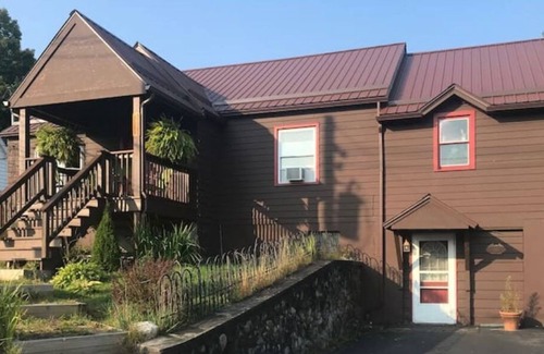 Lake Placid Apartment | Adirondack Abode - Cozy -Comfy -Convenient #200207