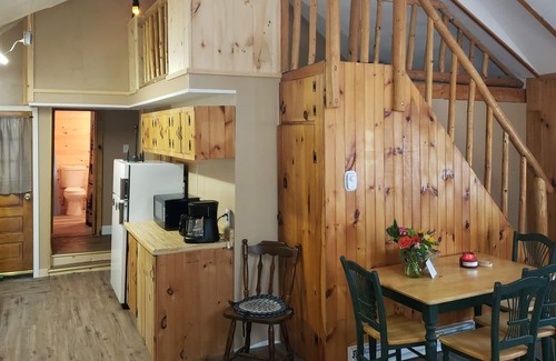 Woodgate Cottage | Adirondack Getaway!!