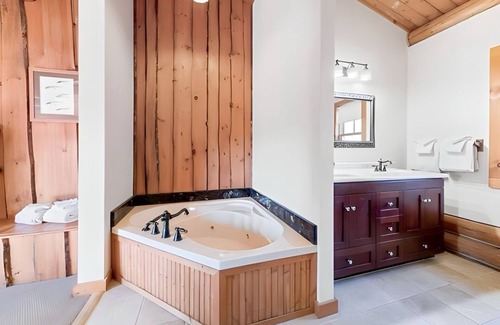 Saranac Lake House | Adirondack Lakeview Cabin
