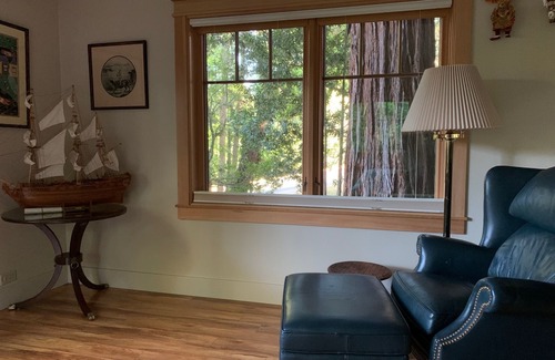 Ashland Apartment | Adjacent to Downtown Ashland and Lithia Park, Lithia Park Suite 1