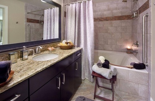 Las Vegas Resort | Adjacent to the Sphere- Just Off the Las Vegas Strip-Desert Club Resort- 2 Bd.