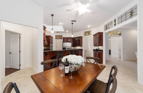 Fellowship House | Adjacent to WEC! Great 3 bedroom home! Dogs Welcome! - Sherman Oaks 624