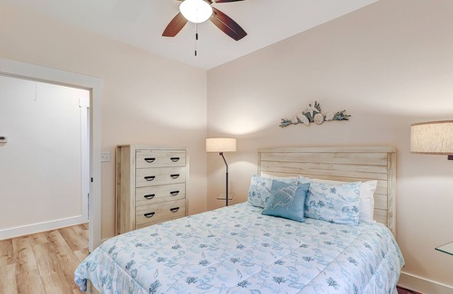 Savannah Victorian District Apartment | Adjoining apartments with 2 full kitchens, 2 W/Ds, central AC, & great location
