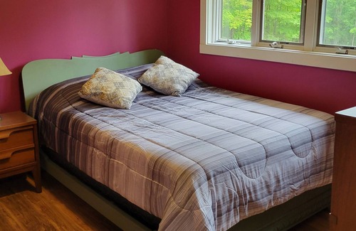 North Lake George House | ADK Retreat with Large Deck and Yard - one Mile to Lake George. Pet Friendly