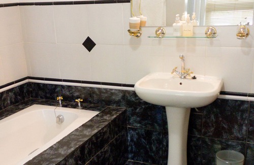 Oudtshoorn House | Adley House Guesthouse