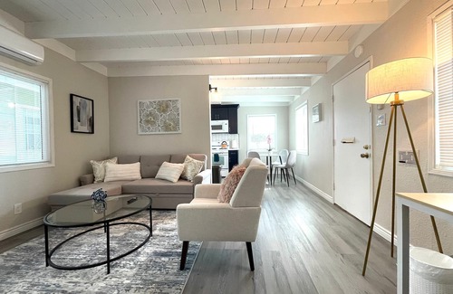 North Long Beach House | ★ADMIRABLE 1B1B REVAMPED HOME IN LONG BEACH★