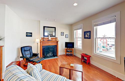 Boothbay Harbor Apartment | Admiral's and Captain's Quarters