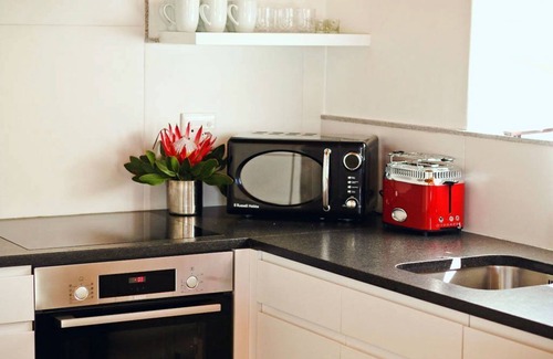 Gordon's Bay House | ADMIRAL'S COTTAGE