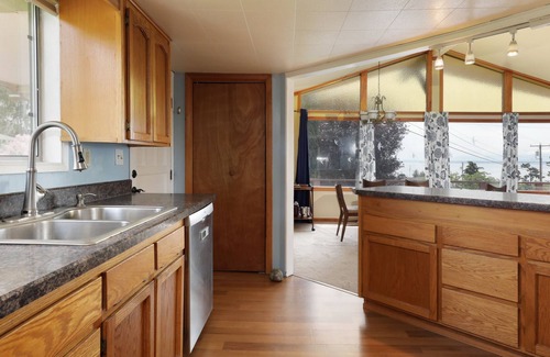 Coupeville House | Admiral's Nest by AvantStay | Beach, Pool, Deck