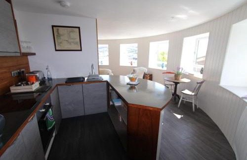 Dartmouth House | Admiral's Quarters - Stunning river and sea views