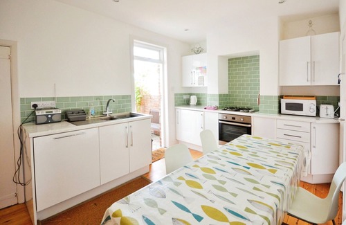 Yarmouth Cottage | Admirals Cottage - a cottage that sleeps 4 guests in 2 bedrooms