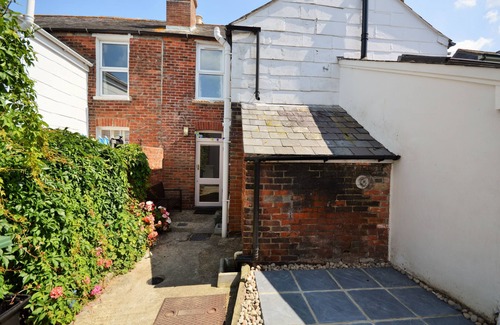 Yarmouth Cottage | Admirals Cottage - a cottage that sleeps 4 guests in 2 bedrooms