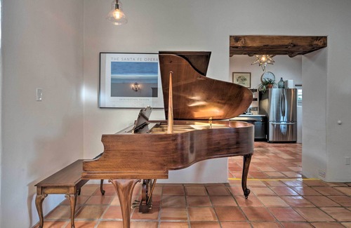 Downtown Santa Fe House | Adobe House w/Patio - Walk to Dtwn Plaza & Shops!