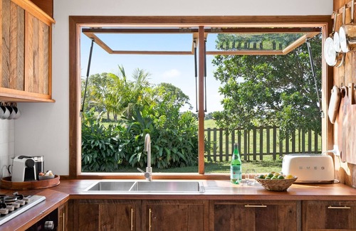 Ewingsdale House | Adora Villa – A Beautiful Family and Pet Friendly Home in Ewingsdale.