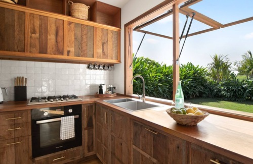 Ewingsdale House | Adora Villa – A Beautiful Family and Pet Friendly Home in Ewingsdale.