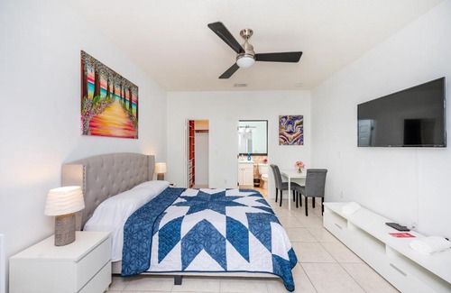 Ludlam Apartment | Adorable 1 bedroom studio with private entrance.