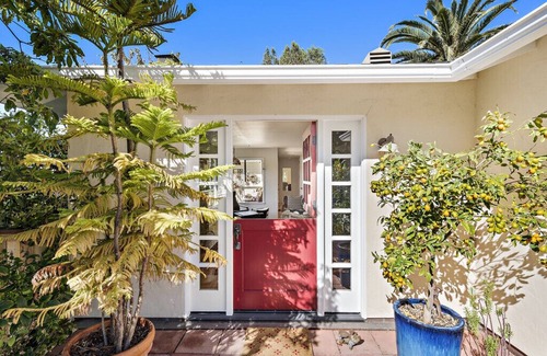 Laguna Beach Cottage | Adorable 1940’s Vintage Ocean View Cottage in the Village