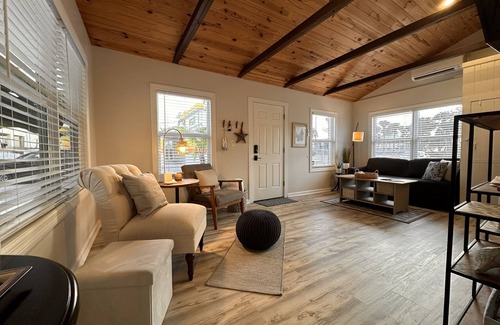 St. Pete Beach Cottage | Adorable 1BR Bungalow on Sunset Beach